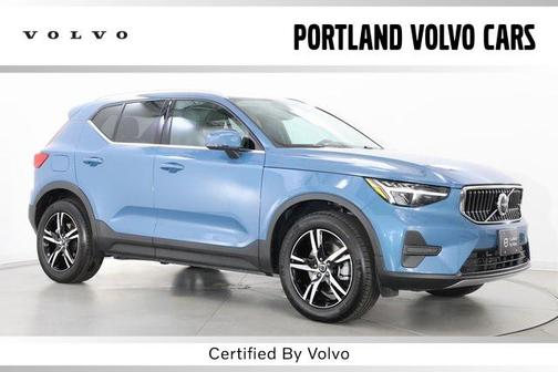 2025 Volvo XC40 B5 Core Bright Theme