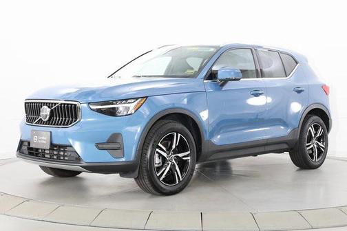 2025 Volvo XC40 B5 Core Bright Theme