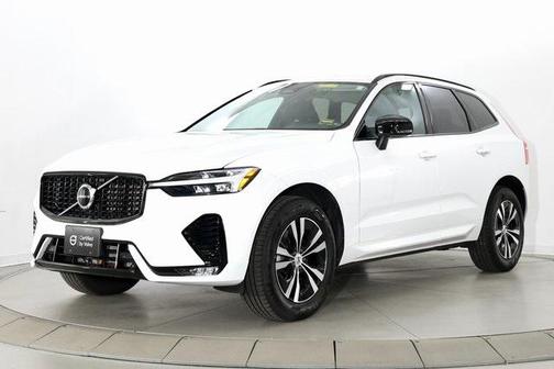 2024 Volvo XC60 B5 Core Dark Theme
