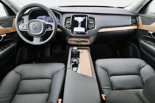2025 Volvo XC90 Plus