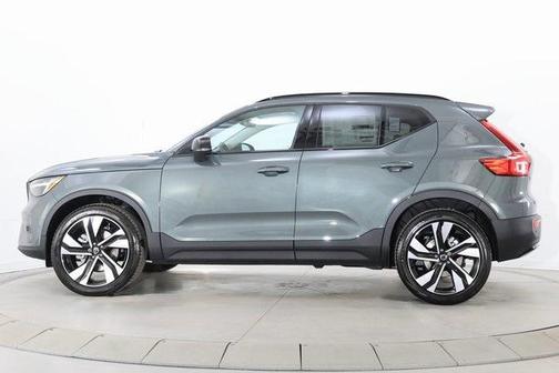 2026 Volvo XC40 Plus, B5 AWD Gas (mild hybrid), Dark