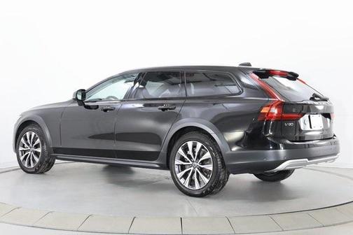 2024 Volvo V90 Cross Country B6 Plus