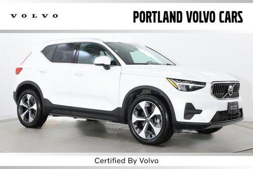 2025 Volvo XC40 B5 Core Bright Theme