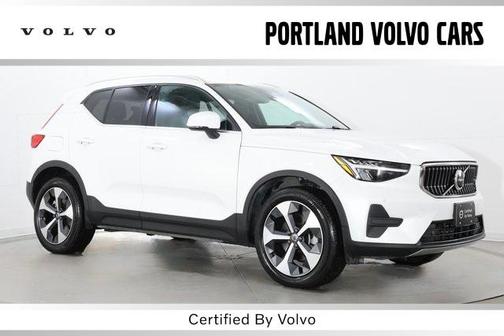 2025 Volvo XC40 B5 Core Bright Theme