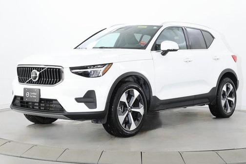 2025 Volvo XC40 B5 Core Bright Theme