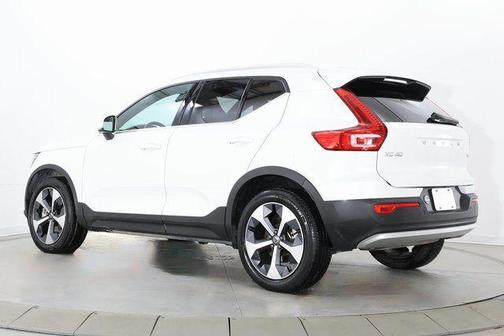 2025 Volvo XC40 B5 Core Bright Theme