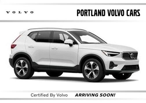2025 Volvo XC40 B5 Core Bright Theme