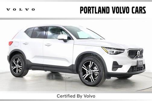 2025 Volvo XC40 B5 Core Bright Theme
