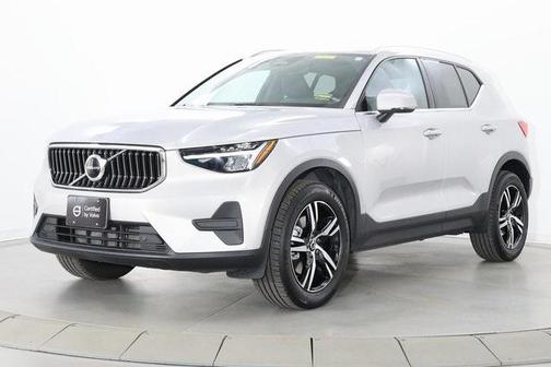 2025 Volvo XC40 B5 Core Bright Theme