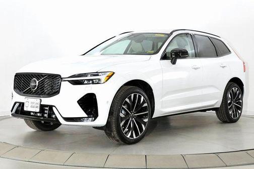 Crystal White Metallic 2026 Volvo XC60 B5 Ultra