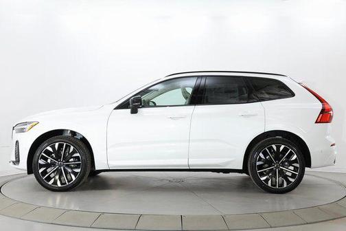 Crystal White Metallic 2026 Volvo XC60 B5 Ultra