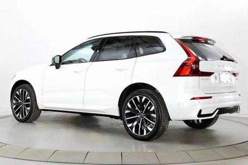 Crystal White Metallic 2026 Volvo XC60 B5 Ultra