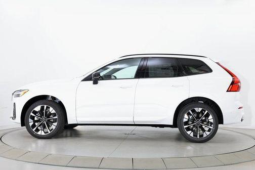 Crystal White Metallic 2026 Volvo XC60 B5 Plus