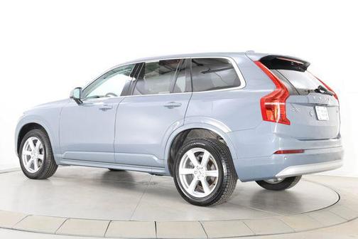 Thunder Grey Metallic 2022 Volvo XC90 T5 Momentum