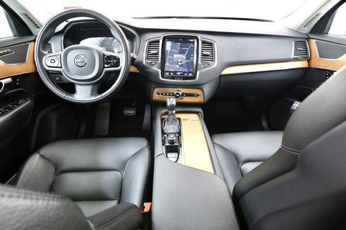 Thunder Grey Metallic 2022 Volvo XC90 T5 Momentum