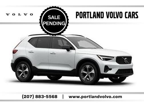 2025 Volvo XC40 B5 Core Bright Theme