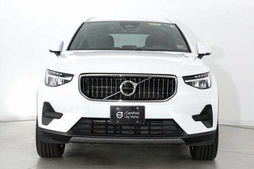 2025 Volvo XC40 B5 Core Bright Theme