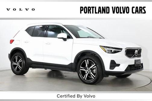 2025 Volvo XC40 B5 Core Bright Theme