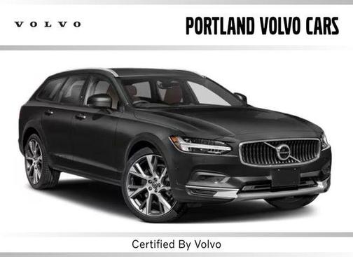 Platinum Grey 2025 Volvo V90 Cross Country B6