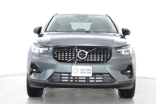 Forest Lake 2026 Volvo XC40 Plus, B5 AWD Gas (mild hybrid), Dark