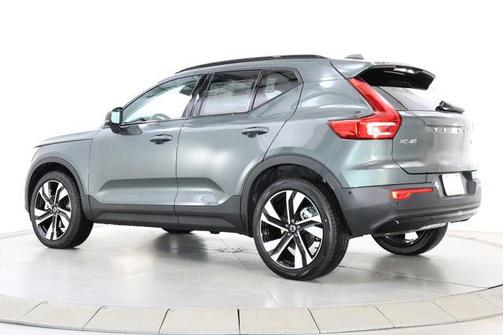 Forest Lake 2026 Volvo XC40 Plus, B5 AWD Gas (mild hybrid), Dark