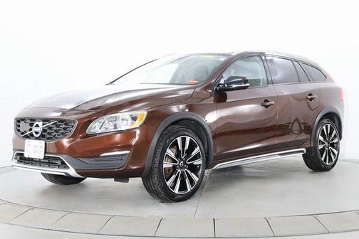 2018 Volvo V60 Cross Country T5