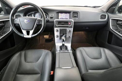 2018 Volvo V60 Cross Country T5