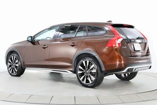 2018 Volvo V60 Cross Country T5