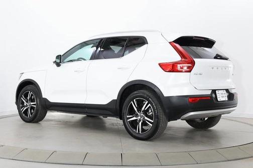 2025 Volvo XC40 B5 Core Bright Theme
