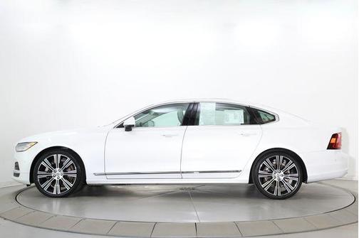 Crystal White Metallic 2023 Volvo S90 B6 Plus