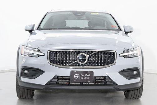 Vapour Grey Metallic 2025 Volvo V60 Cross Country Plus, B5 AWD Gas (mild hybrid)