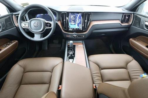 2025 Volvo XC60 Plug-In Hybrid T8 Plus