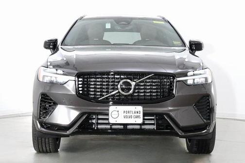 2025 Volvo XC60 Plug-In Hybrid T8 Plus