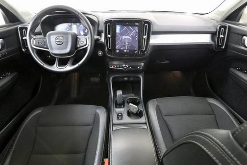 2020 Volvo XC40 T5 Momentum