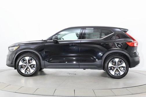 2025 Volvo XC40 B5 Plus Bright Theme