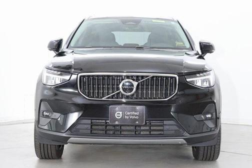 2025 Volvo XC40 B5 Plus Bright Theme