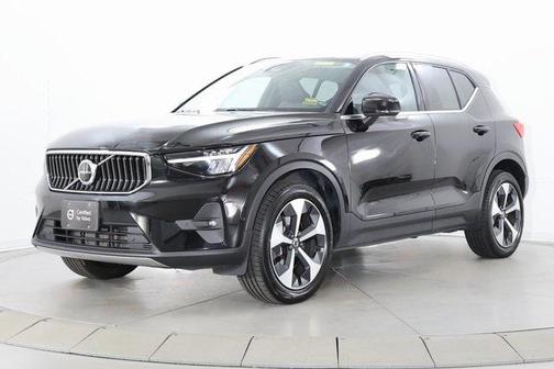 2025 Volvo XC40 B5 Plus Bright Theme