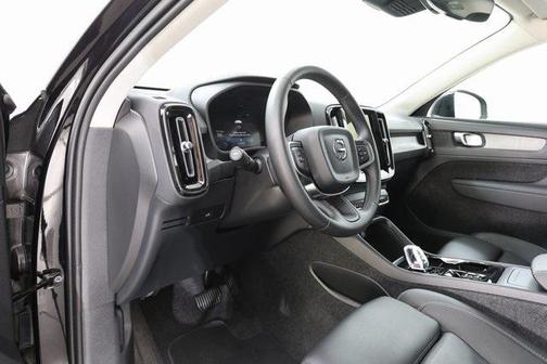 2025 Volvo XC40 B5 Plus Bright Theme