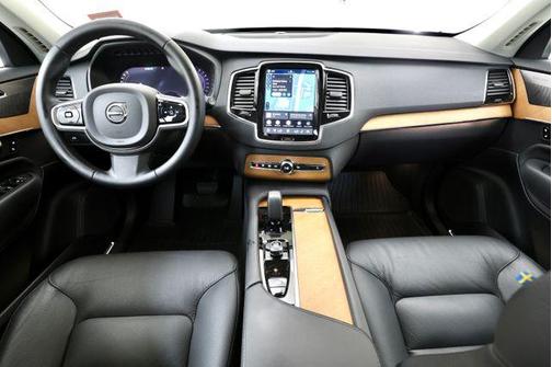 Vapour Grey Metallic 2025 Volvo XC90 B5 Plus