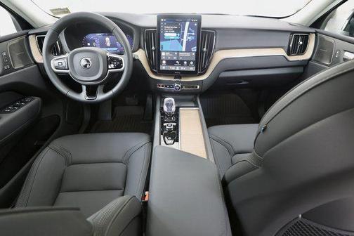 Bright Dusk Metallic 2026 Volvo XC60 B5 Plus