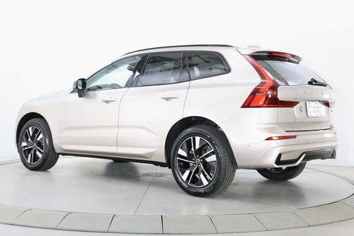 Bright Dusk Metallic 2026 Volvo XC60 B5 Plus