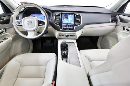 Onyx Black Metallic 2023 Volvo XC90 B6 Plus 7-Seater