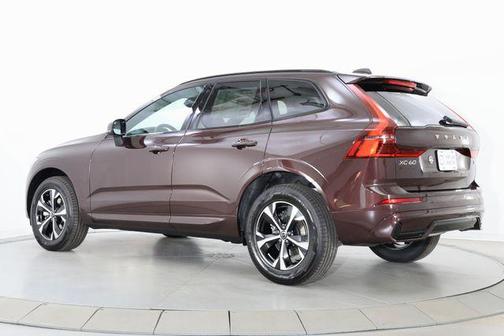 Mulberry Metallic 2026 Volvo XC60 B5 Core