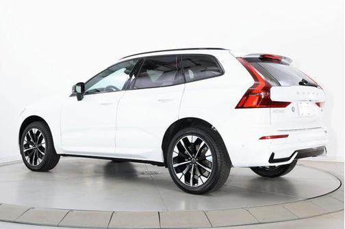 Crystal White Metallic 2026 Volvo XC60 B5 Plus