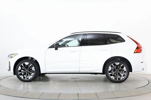Crystal White Metallic 2026 Volvo XC60 B5 Plus