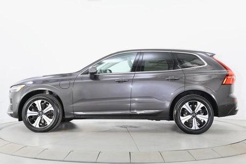 2023 Volvo XC60 Recharge Plug-In Hybrid T8 Plus Bright Theme