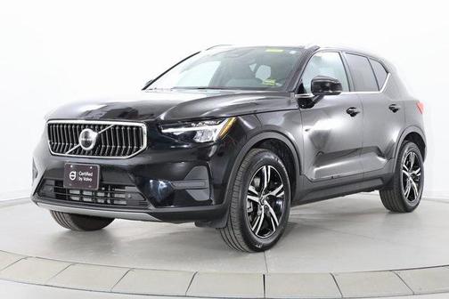 2025 Volvo XC40 B5 Core Bright Theme