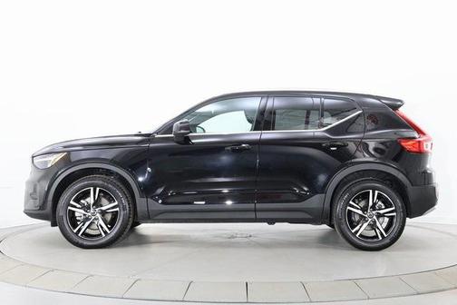 2025 Volvo XC40 B5 Core Bright Theme