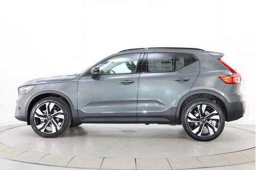 Forest Lake 2026 Volvo XC40 Plus, B5 AWD Gas (mild hybrid), Dark