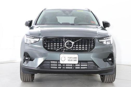 Forest Lake 2026 Volvo XC40 Plus, B5 AWD Gas (mild hybrid), Dark